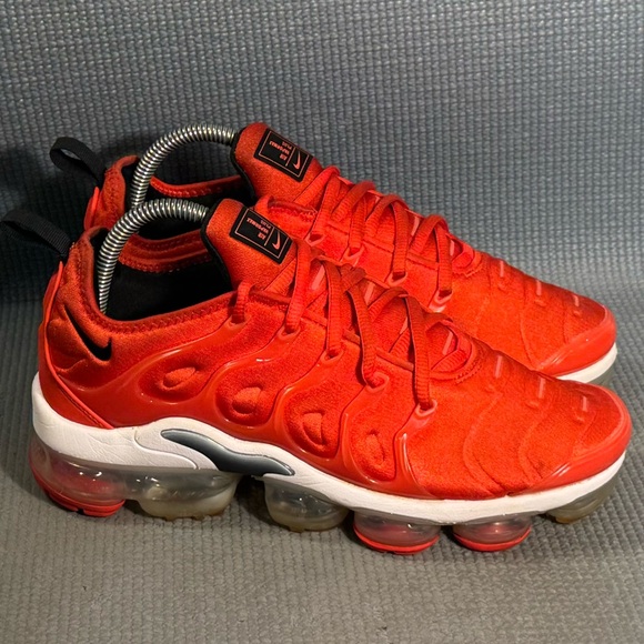 Nike Air VaporMax Plus 'Chile Red' Athletic Shoes DO1160-600 Women’s Size 8 - Picture 1 of 9